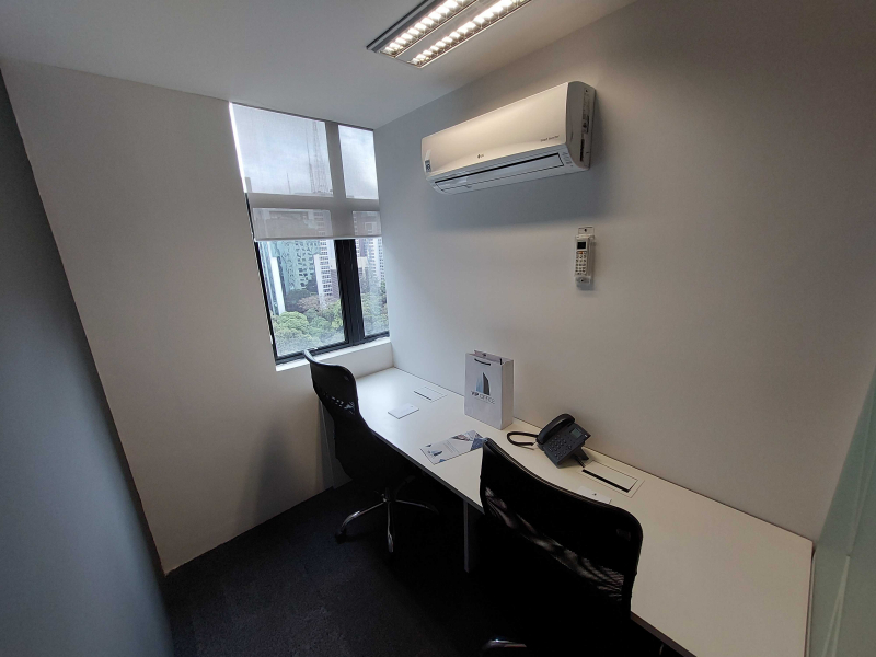 Sala 1408 com janela