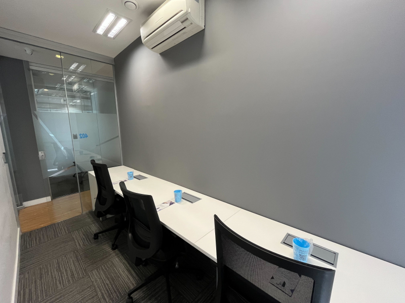 Sala 402 com janela  foto 2