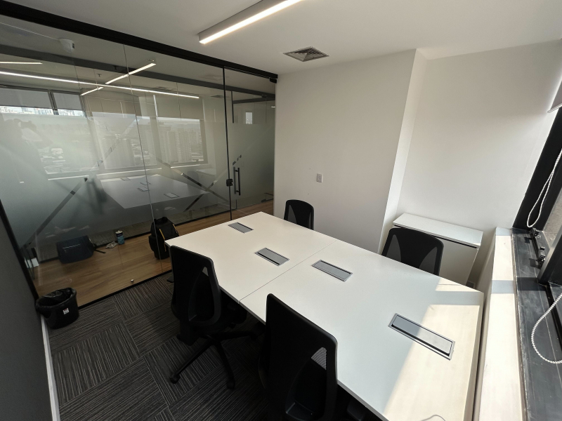 Foto de la sala Oficina privada para 4 puestos en Água Branca, São Paulo (2/5)