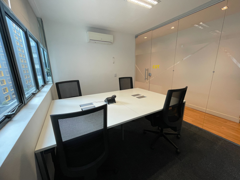 Foto de la sala Oficina privada para 4 puestos en Jardim Paulista, São Paulo (1/5)