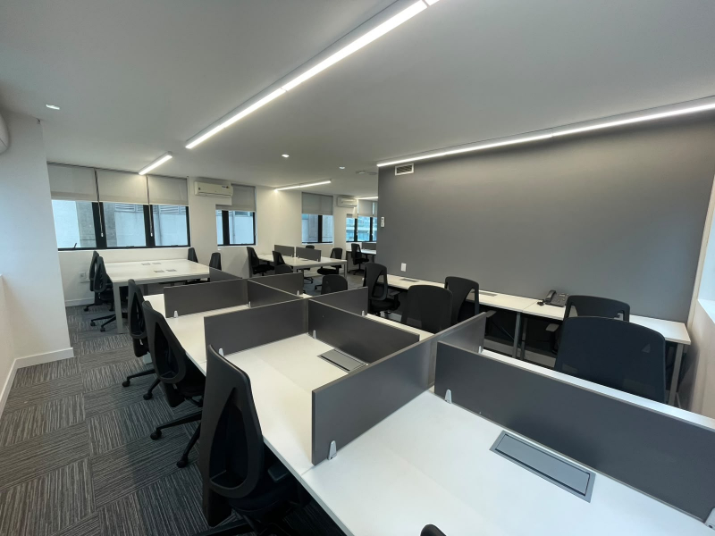 Sala 801 com janela foto 2