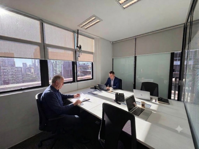 Sala 1110 com janela