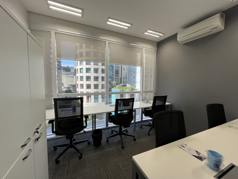Sala 422 com janela foto 2