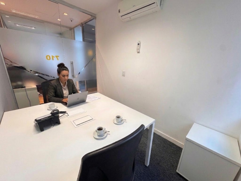 Sala 710 com janela
