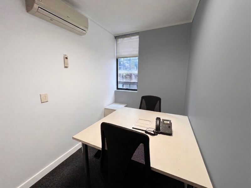 Sala 710 com janela foto 2