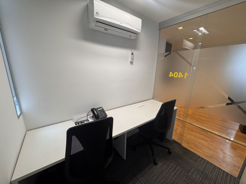 Sala 1404 com janela foto 2