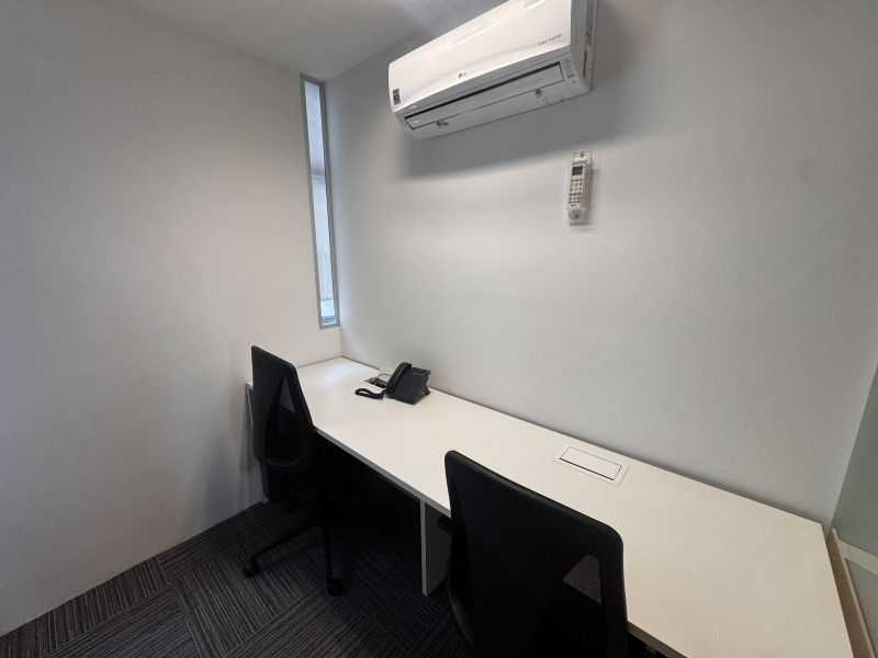 Sala 1404 com janela foto 3