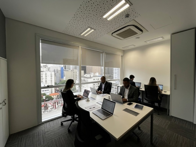 Sala 819 com janela