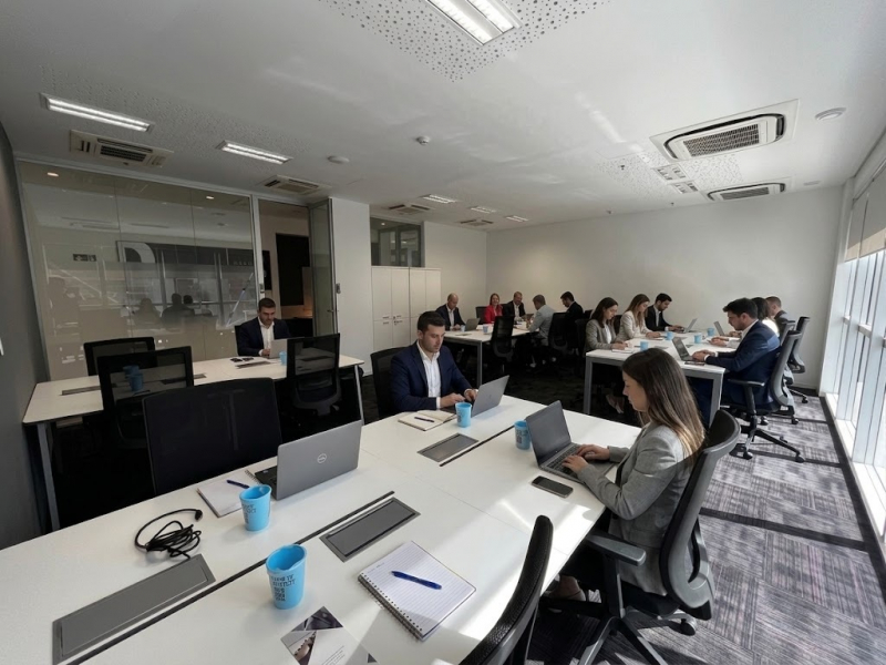 Sala 604 com janela 