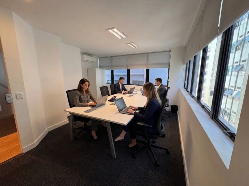 Sala 602 com janela